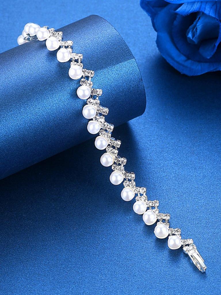 4 Pieces of Women's European and American Fashionable Pearl Necklaces, Earrings, Bracelets, 4 Sets of Wedding and Party Jewelry