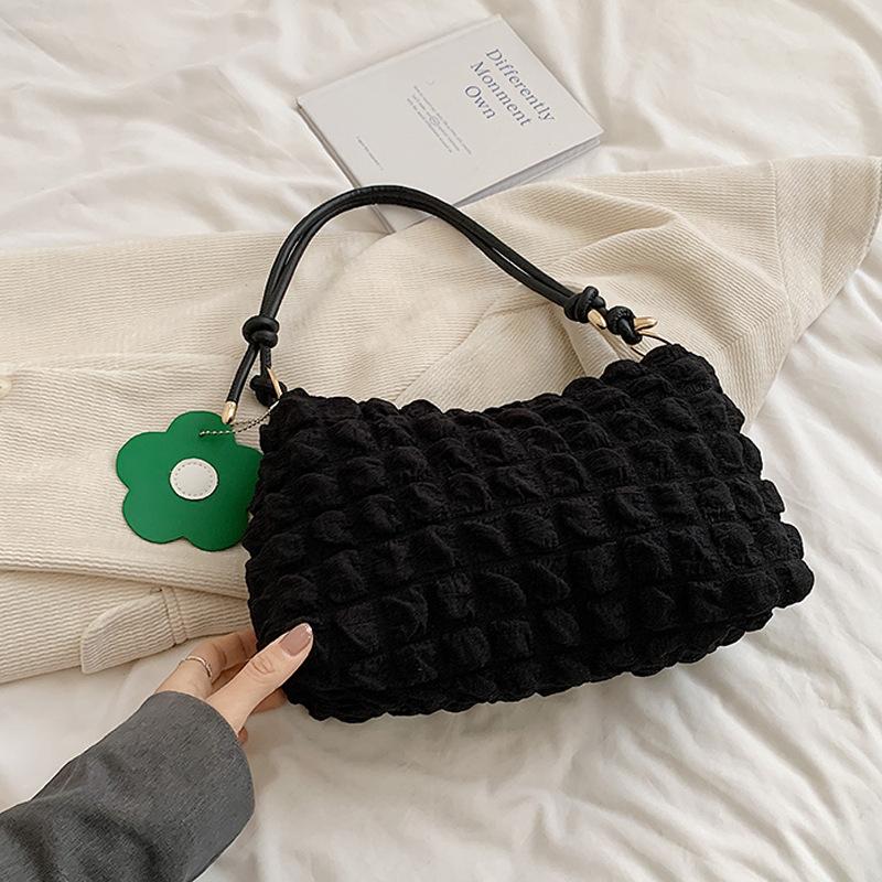 

Новая сумка простая повседневная сумка через подмышку простая сумка для поездок на работу 2024 весна новый тренд модная портативная женская сумка чёрный