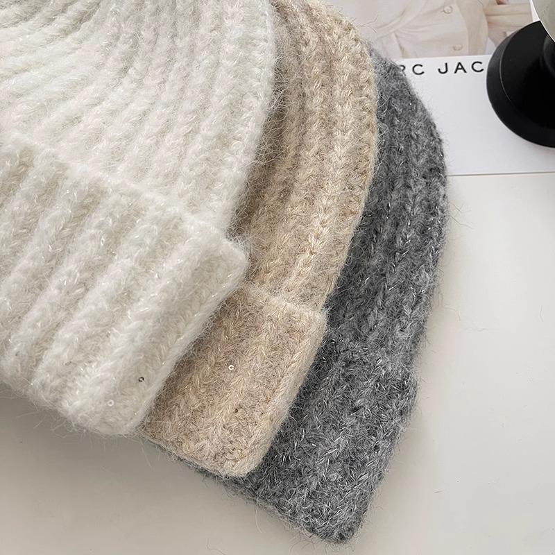 2025 Women's High-Quality Wool Knit Beanie: Autumn & Winter Style with Warm Ear Protection, Fashionable & Versatile for Large Head Circumference
