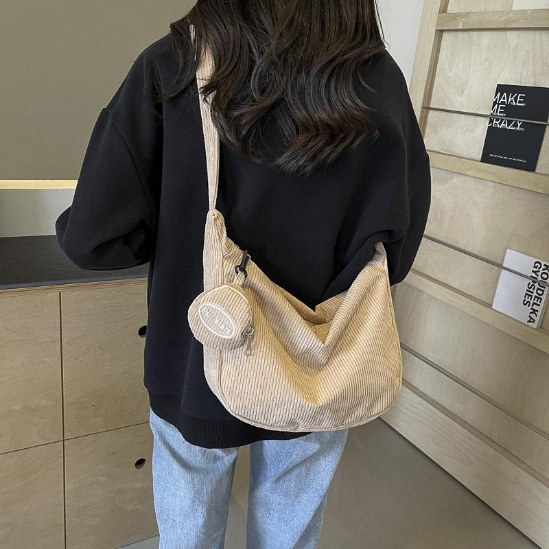 Corduroy bag women's large capacity 2025 new casual and lightweight messenger cloth bag versatile single shoulder commuter dumpling bag