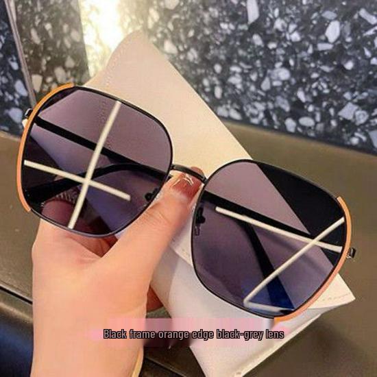 

Шикарні жіночі сонцезахисні окуляри з металевою оправою та захистом від УФ-променів