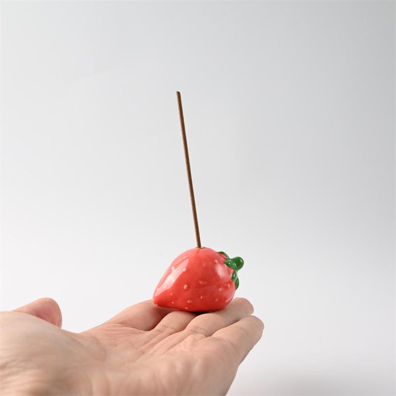 Small High-End Ceramic Strawberry Incense Holder – Cute Fruit Design Aroma Stand