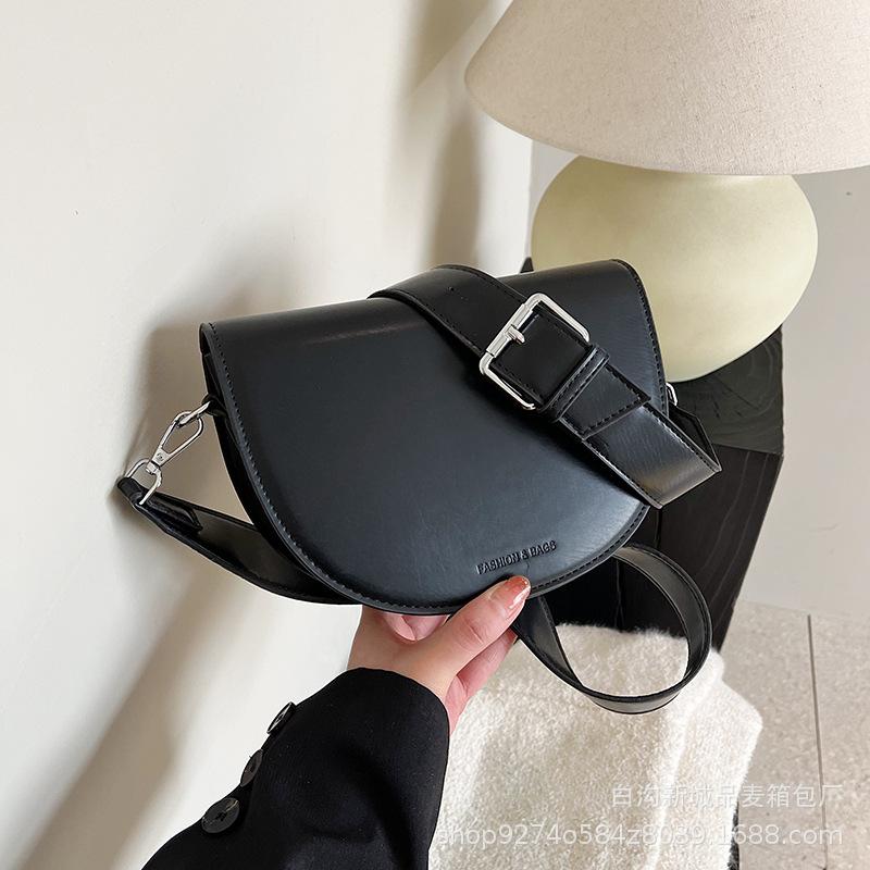 French niche design underarm messenger bag women's 2025 new retro shoulder bag popular saddle bag