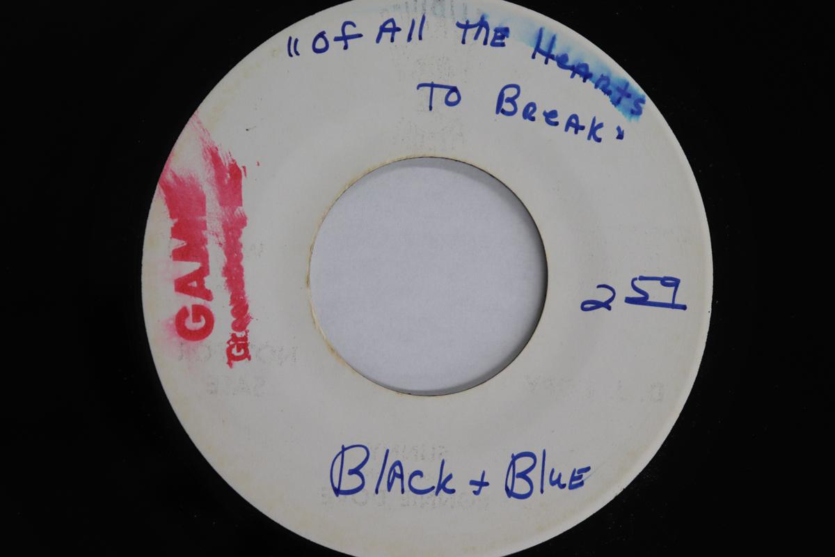 

7inch Record BLACK & BLUES - Of All The Hearts To Break 395 GAME 1971 US Soul/Funk Used