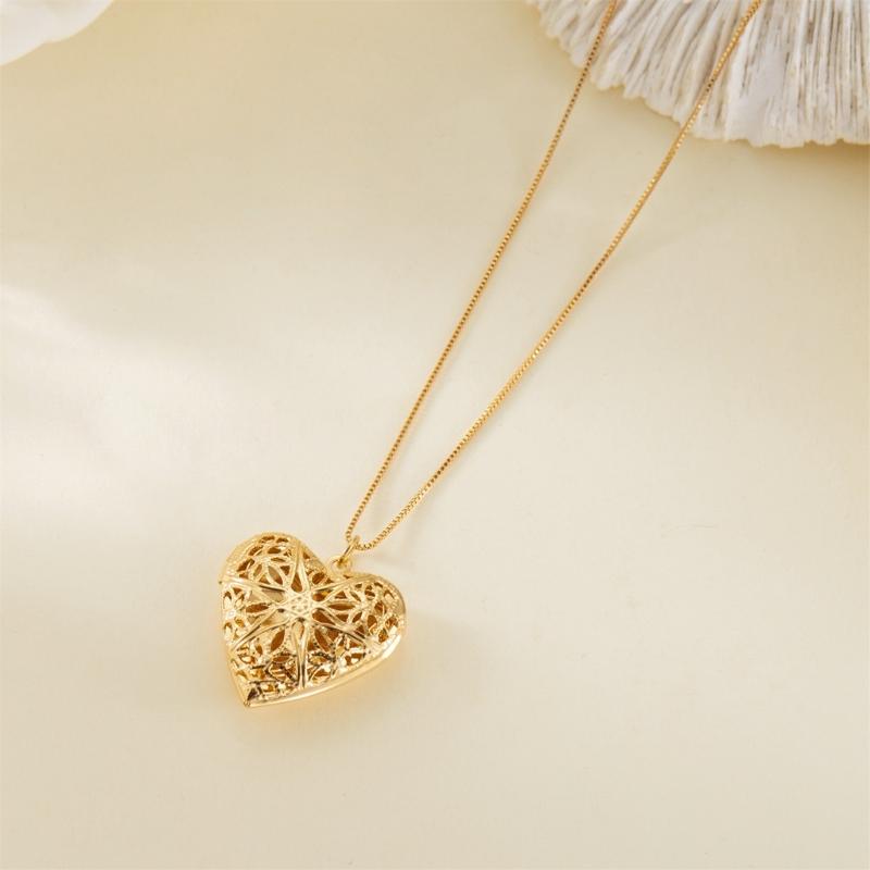 Vintage Heart Locket Necklace With Engraved Floral Designs Adjustable Chain Photo Pendant Jewelry Accessory for Women