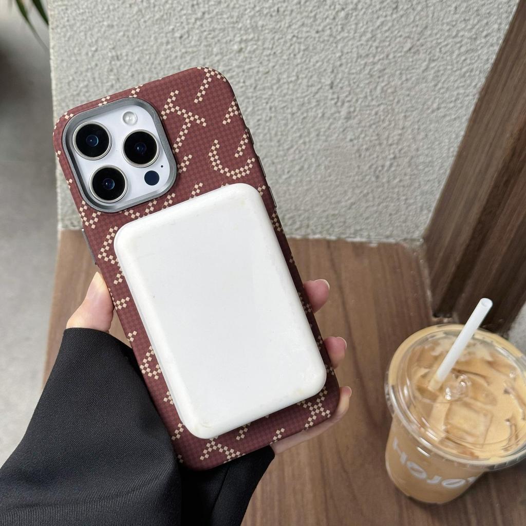 Anwendbare magnetische Handyhülle für Apple iPhone 17 Pro Max, sturzsichere Kevlar-Schutzhülle für die Serie 16 oder 15 für Presbyopie.