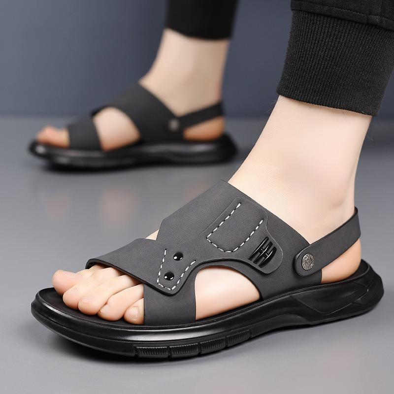 Summer new men's sandals are fashionable, wear-resistant and comfortable, middle-aged dad cool slippers, and beach shoes