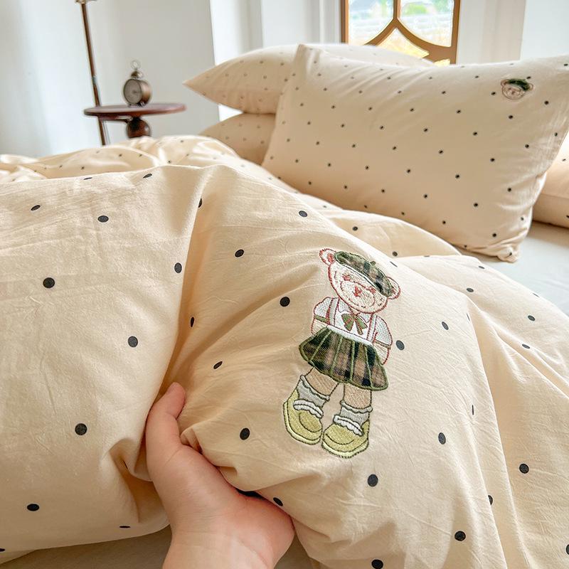 Washable Cartoon Cotton Embroidery Duvet, Bed, and Fitted Sheet Set - Soft, Fluffy Cloud Design for Dormitories.