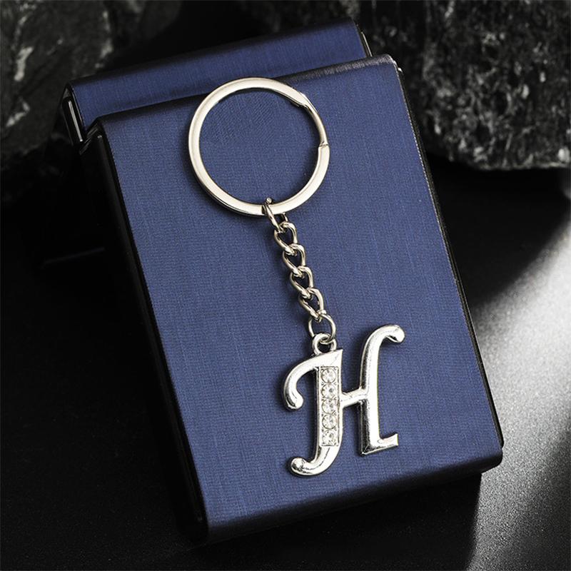 Porte-clés Mode Alphabet A-Z Charms Lettre Tendance Créatif Porte-clés 26 Initiales Pendentif Accessoires de Décoration de Sac à Dos Cadeau