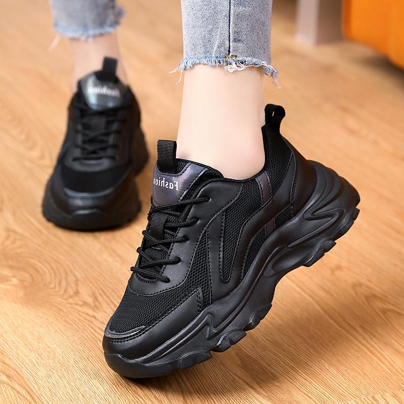 Comfortable All-black Sports Shoes Spring and Autumn Mesh Breathable Running Shoes Casual Soft-soled Walking Travel Shoes