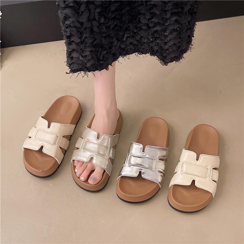 2025 Summer Slippers Fashionable Women's Platform New Comfortable Slippers Cool Outside Wear Leather Casual Vacation Beach Shoes