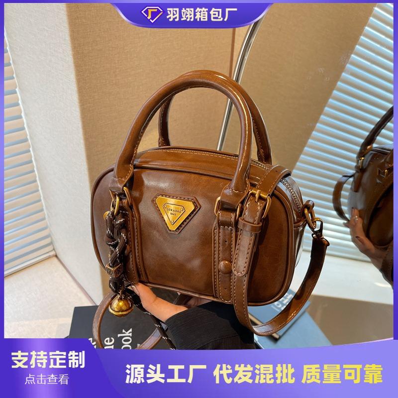 Small Bag Autumn and Winter New Women's Shoulder Crossbody Pillow Bag Versatile Commuter Small Bag