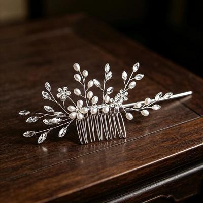 Eleganti Fermagli per Capelli e Pettini da Sposa Floreali con Perle e Strass