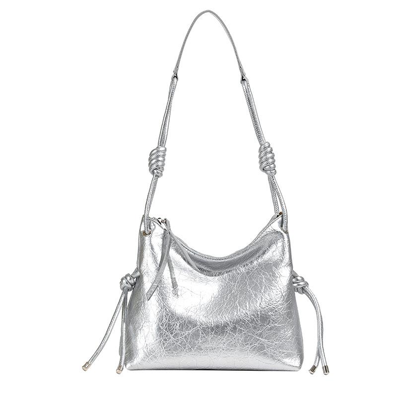 

Korean version of casual large-capacity bag women s 2024 new high-value tote bag simple shoulder portable commuter bag срібний