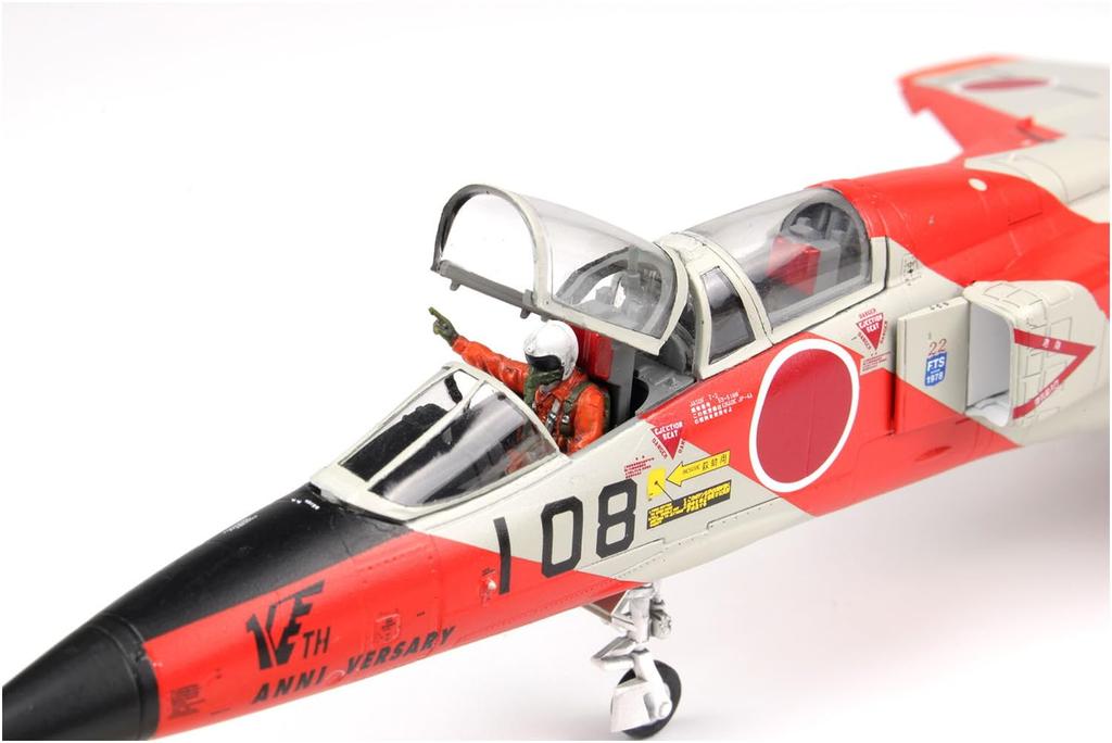 PLATZ Air Force 22nd Squadron 10th Anniversary Painted Aircraft with Pilot Figure 1/72 Self-Defense T-2 AC-80