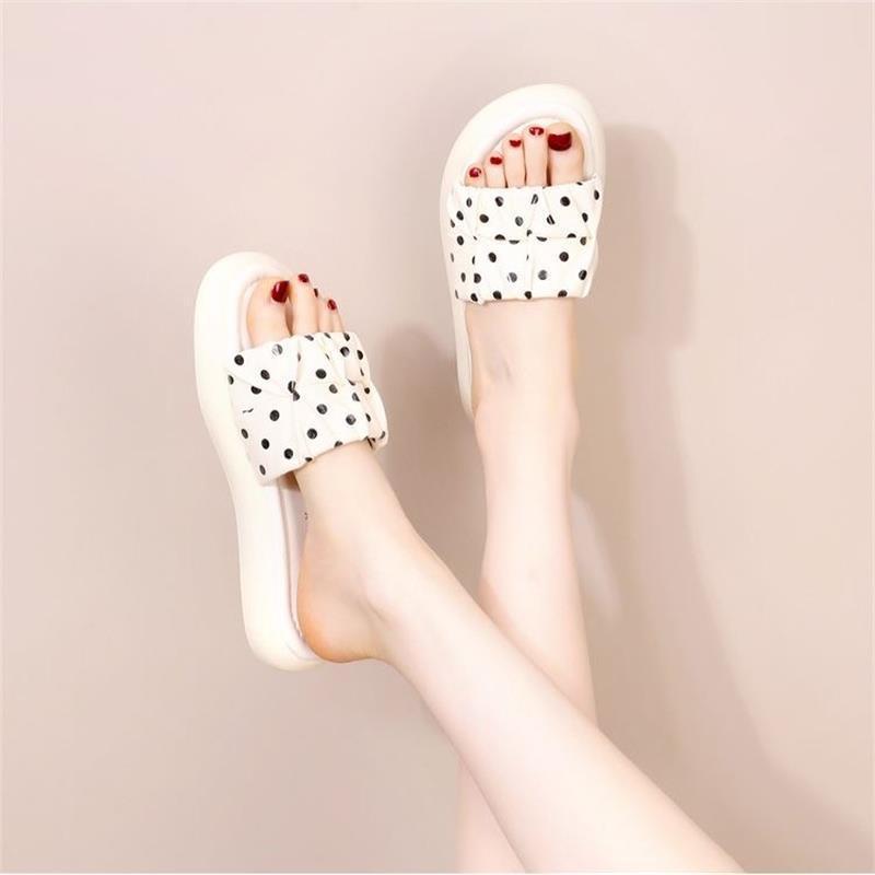Slippers female summer wear 2025 new fashion fairy style sandals beach versatile non-slip with skirt one-word