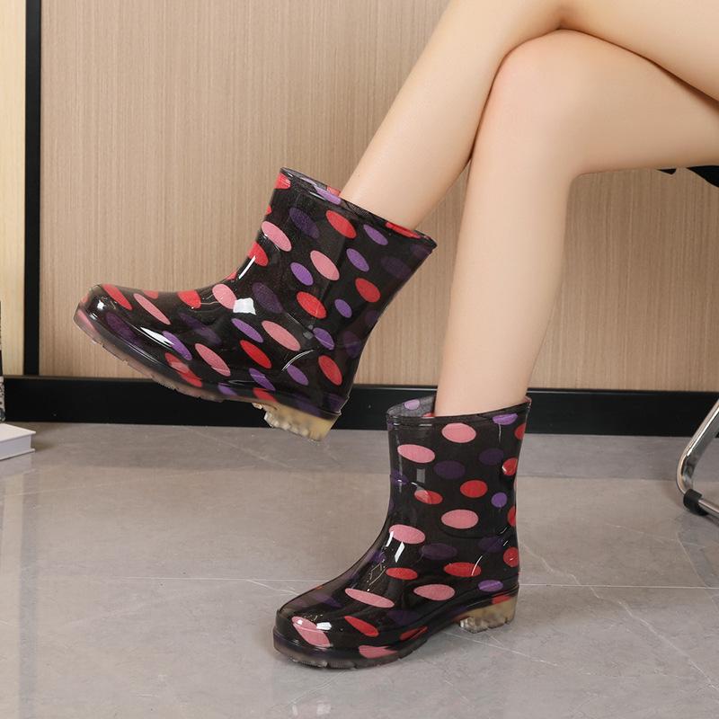 

Дождевая обувь женская обувь легкие короткие водонепроницаемые ботинки туфли-одиночки водонепроницаемые резиновые сапоги модные на четыре сезона нескользящие взрослые кухонные женские водные туфли 40