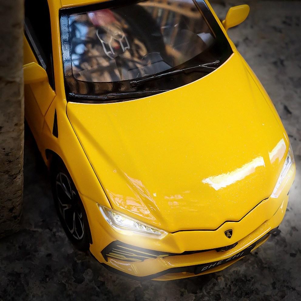 1:24 Die-Cast Metal Lamborghini Urus Supercar SUV Alloy Pull-Back Car Model, Yellow