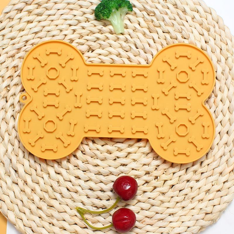 Pet Silicone Non-Slip Slow Feeder Mat - Round Food-Grade Lick Mat for Cats & Dogs