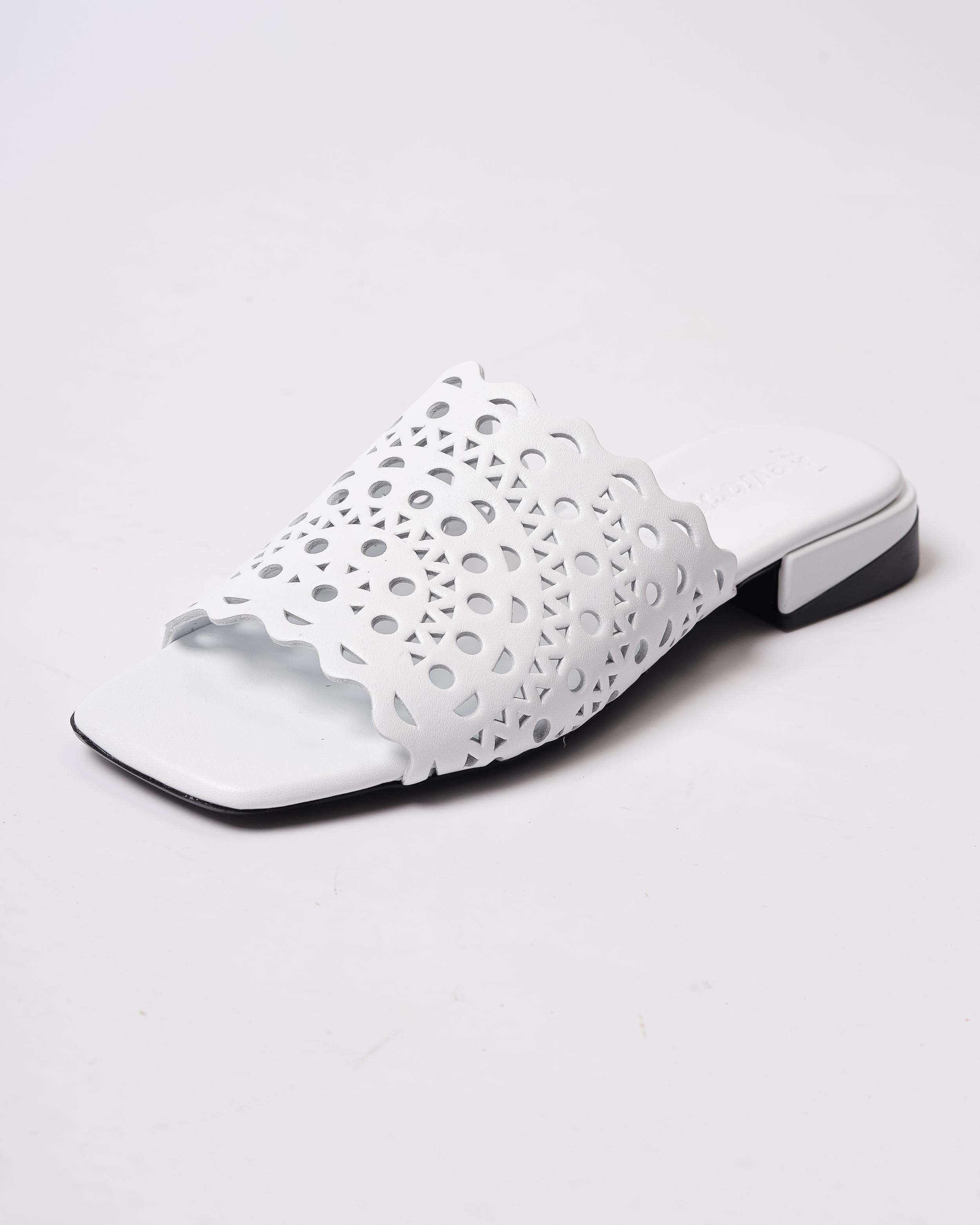 

Evromoda 218225 36 white leather perforated open flip-flops 40 білий