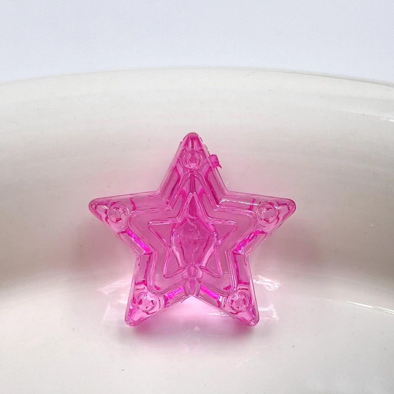 

25x23мм Прозрачный Трехслойный Разноцветный Глиттер Пятиконечная Звезда DIY Аксессуар для Цепочки Чехла Телефона. розы красного