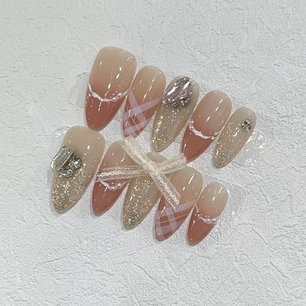 Mildt temperament Ren håndbåret neglelapp Nudefarge Fransk sløyfe Blinkende diamant Falsk neglelapp Neglelapp