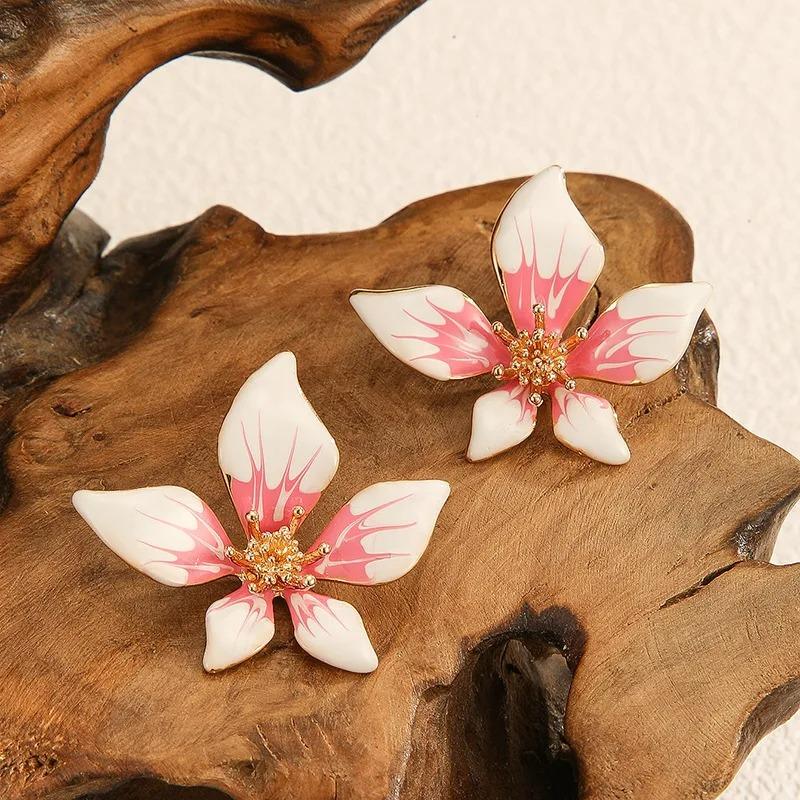 Modische Zirkon Silberfarbene Blume Unregelmäßige Ohrringe für Damen Exquisite Eingelegte Steckerohrringe Übertriebene Schmuckaccessoires