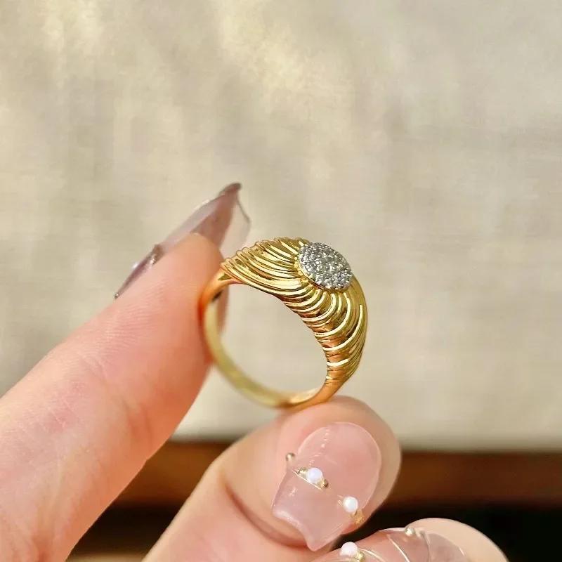 Bagues filetées de luxe léger vintage incrustées de diamants pour femmes style cour Haute qualité mode bague ronde en cristal bijoux fins