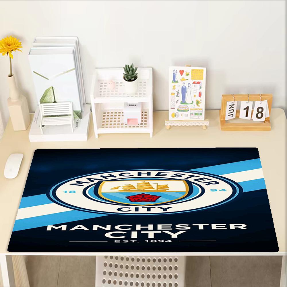 Manchester City Thema Mauspads, Rutschfeste Gummiunterseite, Multifunktionales Büro- & Heimdekor, Perfekt für die Personalisierung des Arbeitsplatzes.