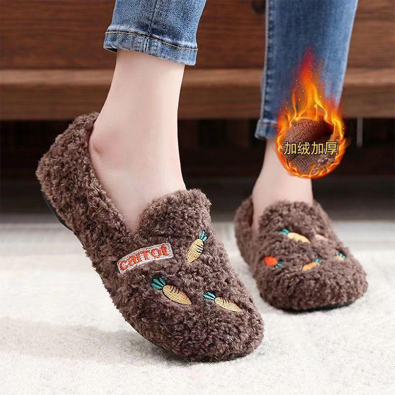 

Зимние новые женские хлопковые туфли, утепленные и теплые, модные, универсальные, повседневные, пушистые хлопковые туфли 36 It is recommended to be one size larger.