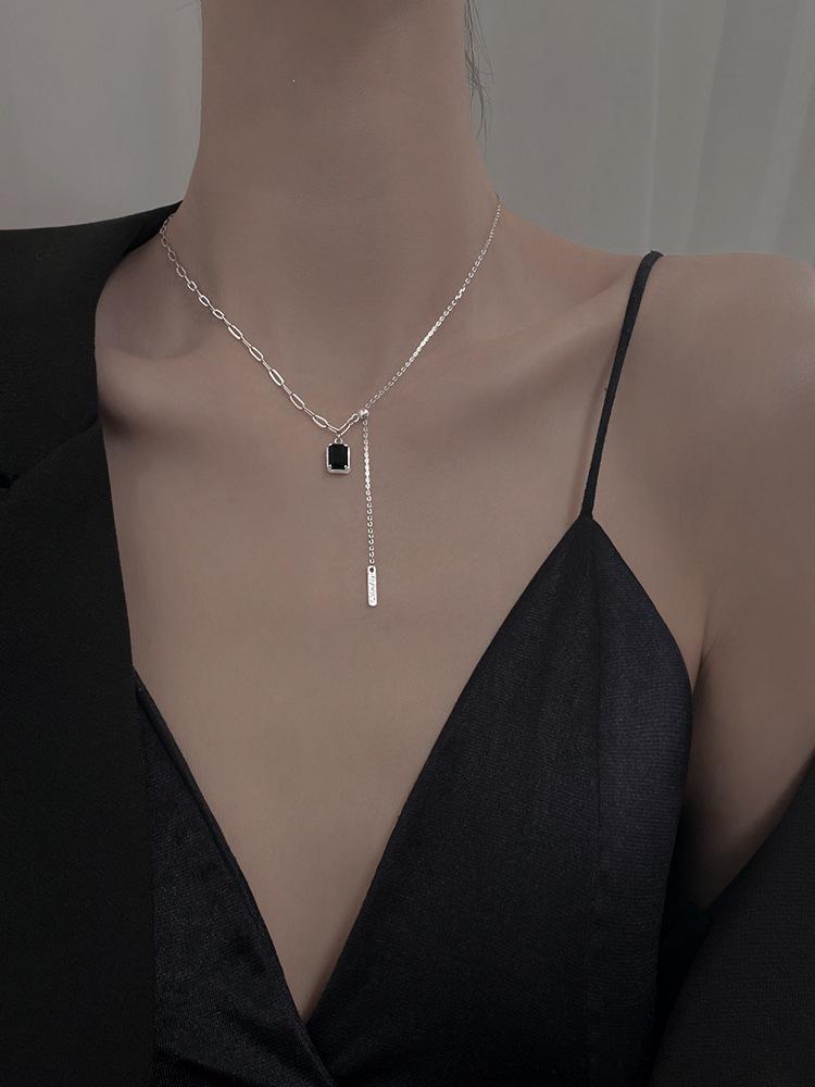 Elegant Black Square Pendant Necklace - 2022 Women's High-End Design Collarbone Chain
