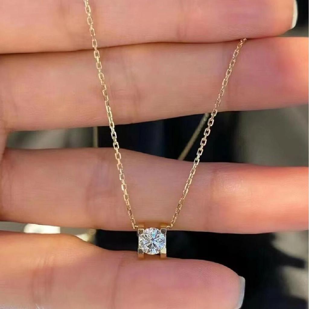 Elegantní čtvercový přívěsek s moissanitem a řetízkem z titanové oceli pro ženy