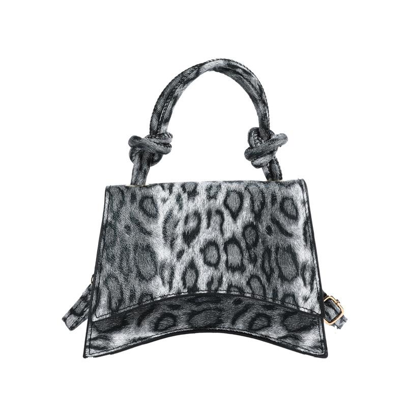 

Модная сумка с леопардовым принтом для женщин 2024 года, новая тенденция, ретро-сумка через плечо, иностранный стиль, простая сумка в стиле Spice girl