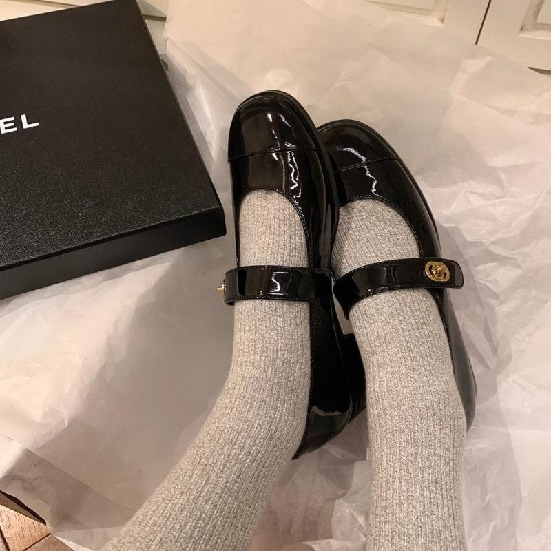 Small fragrant wind buckle Mary Jane women's shoes 2025 new French flat-soled single shoes low heel thick heel small leather shoes