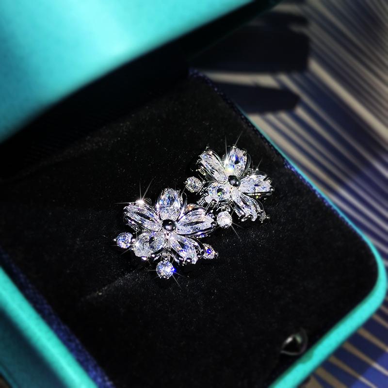 Micro-Inlaid Sweet Temperament Small Flower Earrings  Sterling Silver Fashion Snowflake Zircon Earrings Party Birthday