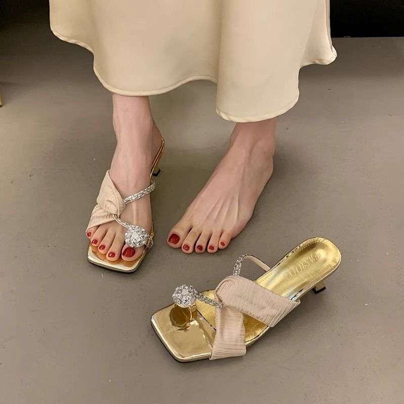 

Set of toe French small cool slippers fairy shoes 2025 new summer fashion outer wear thin heel rhinestone niche sandals one pair of heel stickers золотой
