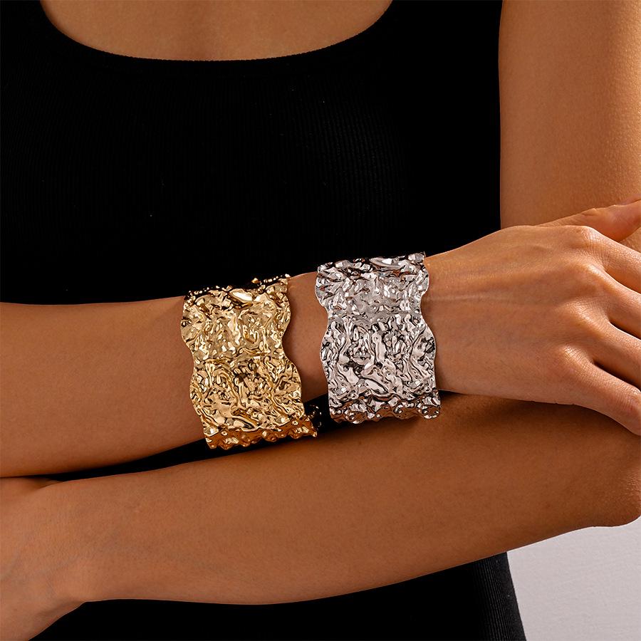 Geometric Metallic Irregular Wrinkled Open Bangle: High-End European and American Women's Jewelry