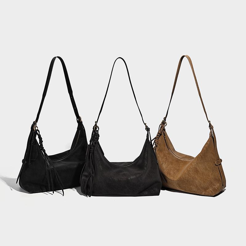 Niche design underarm bag for women, 2025 autumn and winter new model, simple commuter shoulder bag with a matte feel, crossbody bag for women