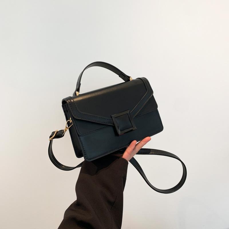 

Сумка-цепочка в стиле ретро в Гонконге 2024 года, новая женская сумка, модная фактурная сумка через плечо, простая контрастная цветная сумка-мессенджер прилив чёрный