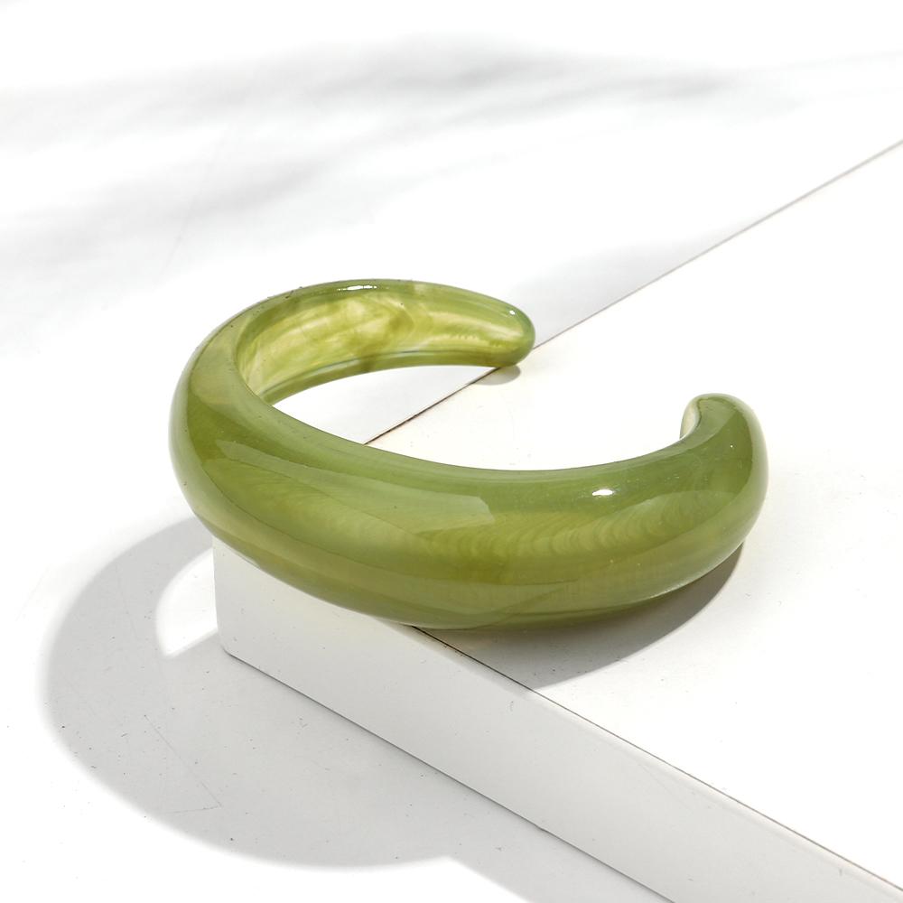 Smooth Round Acrylic Cuff Bangles for Women Vintage Exaggerated Jelly Color Smudging Bangle Wide Resin Bracelet Accessories