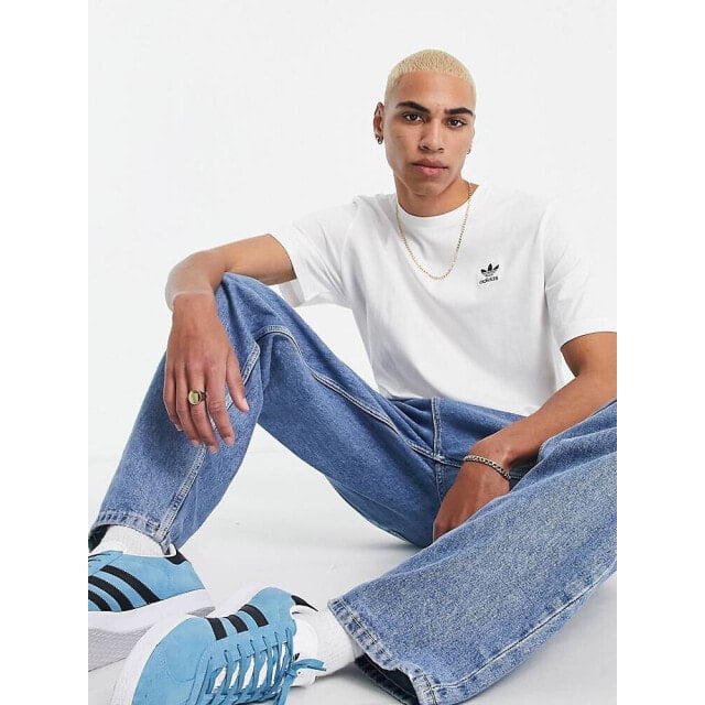 

Белая футболка adidas Originals Essentials
