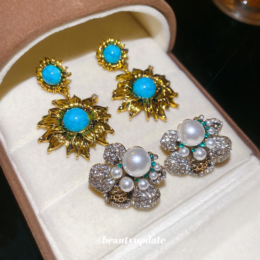 Silver Needle Vintage Rhinestone and Pearl Geometric Floral Stud Earrings
