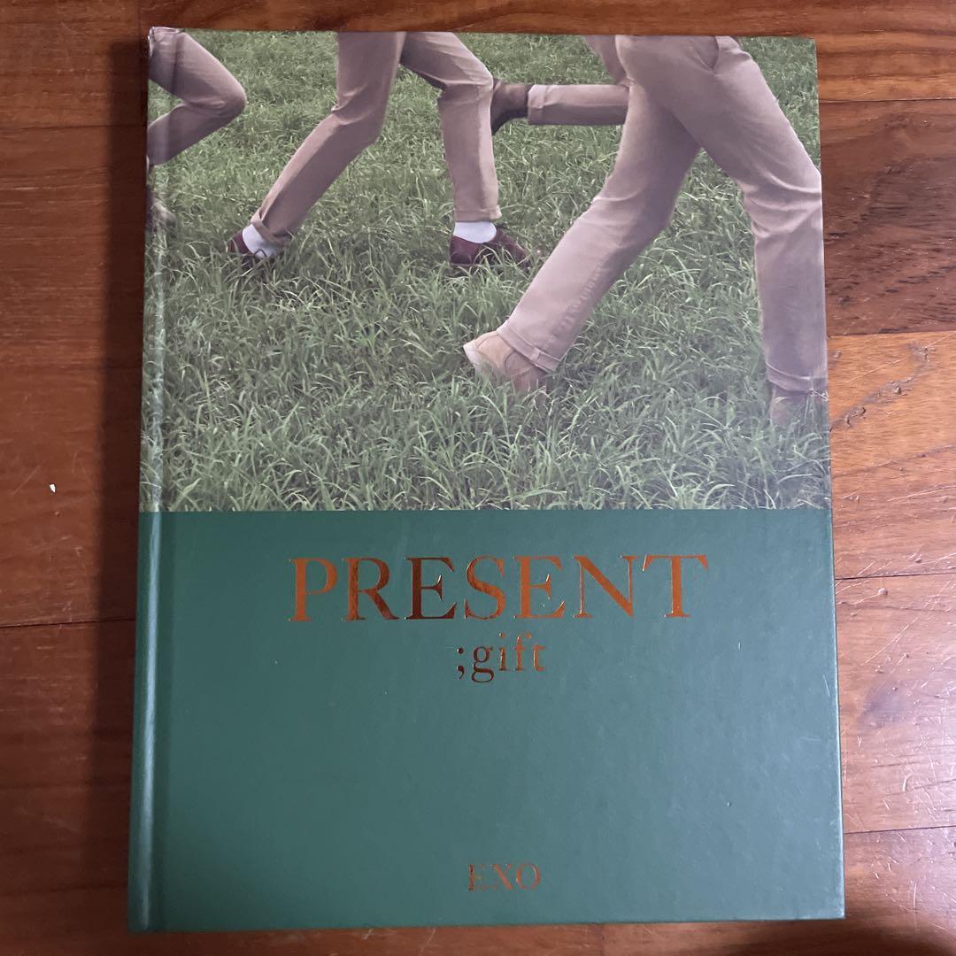 

[USED] PRESENT: gift EXO photobook