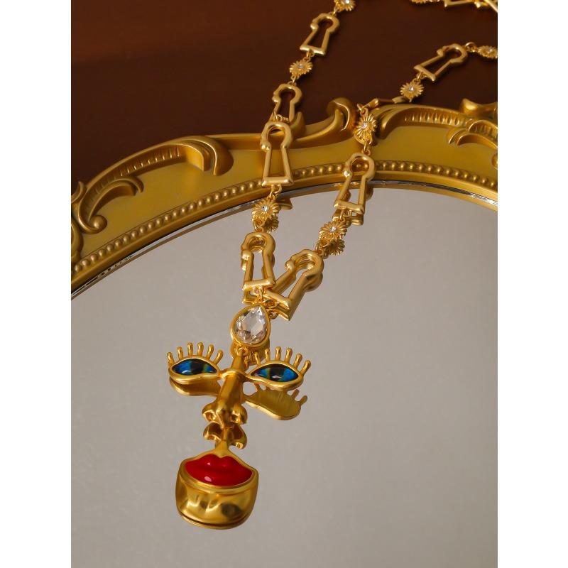 

Meier Vintage western red lip, nose, and eye tag necklace - 925 sterling silver with real gold plating and a 3d design