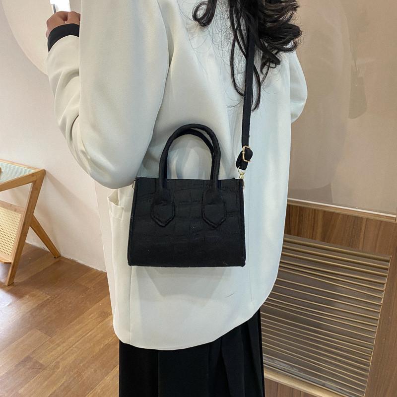 Small Shoulder Bag With Sewn Details For Casual Daily Use