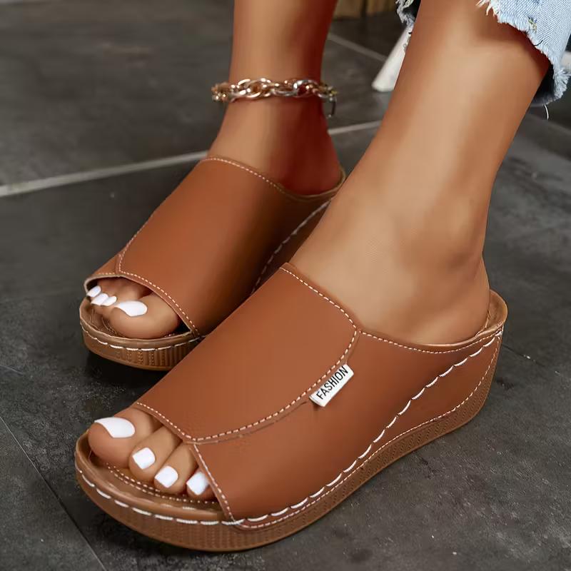 

Висока Якість в Жіночому Взутті Однотонні Сандалі на Платформі, Відкритий Носок Низькі Підбори, Штучний Верх/Внутрішній Шар, Зручна Устілка - Модне Взуття 39 коричневий