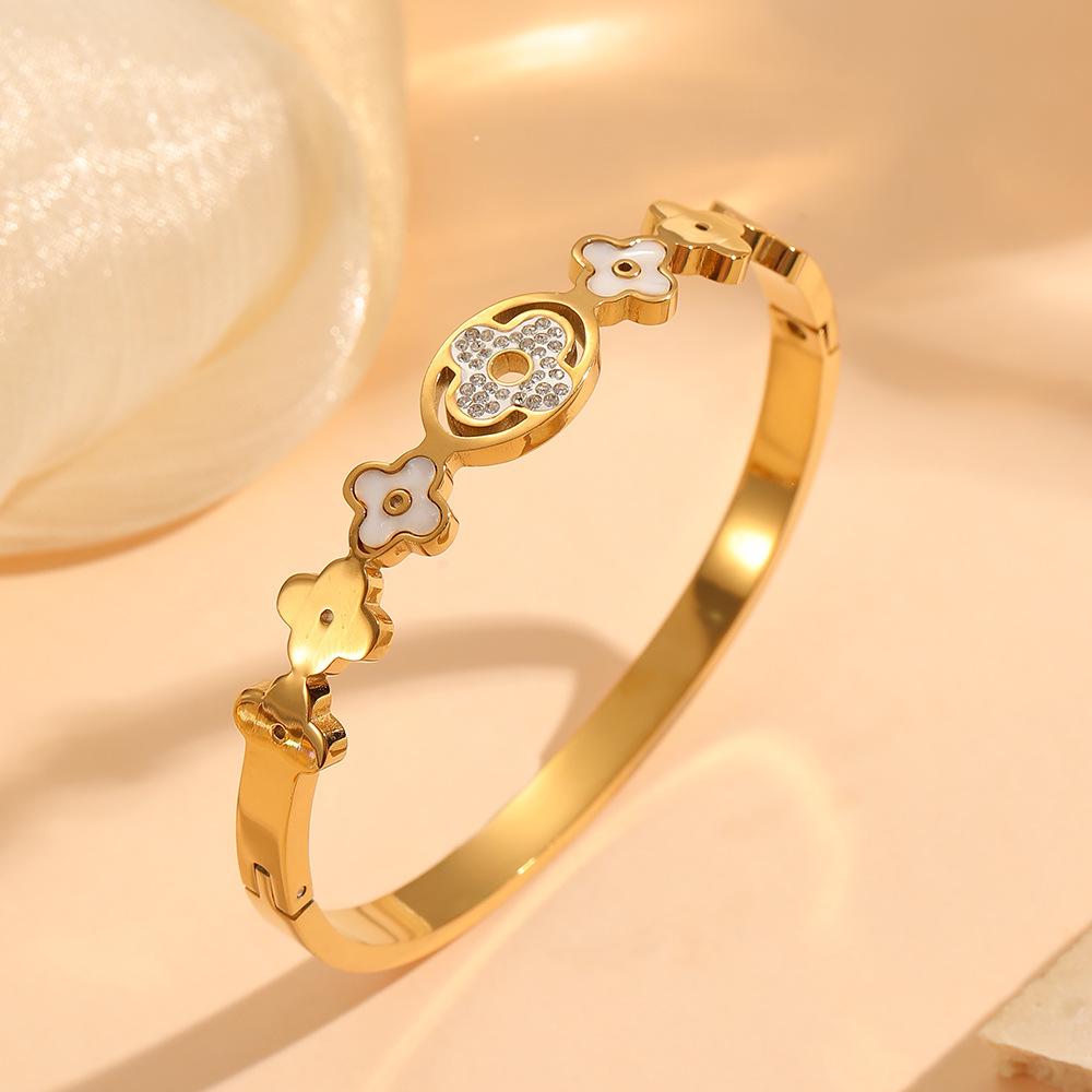 Titanium Steel Women's Bracelet with Diamond-Studded White Shell Four-Leaf Clover and Five Flower Ornaments, Fade-Resistant.