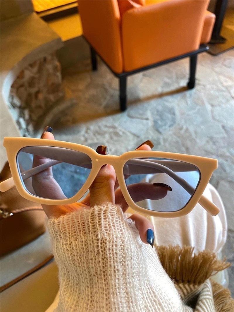 

Latest Cat Eye Stylish Sunglasses Female Retro Luxury Eyewear Stylishable Cat Eye Female Sunglasses UV Protection 400 Eyewear As shown in the figu