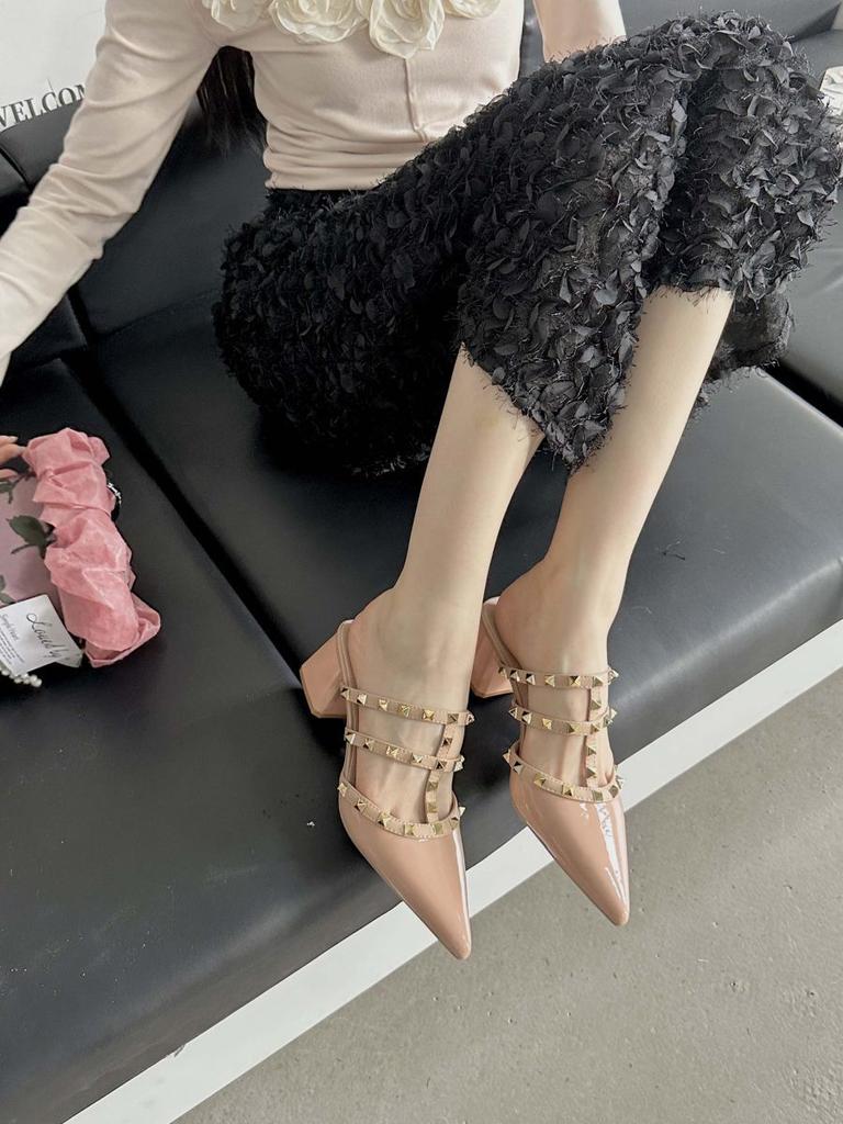 Baotou Pointed Half Slippers Women's 2025 Summer New French High-end Rivets Cool Thick Heel Half Tray Fashion Sandals