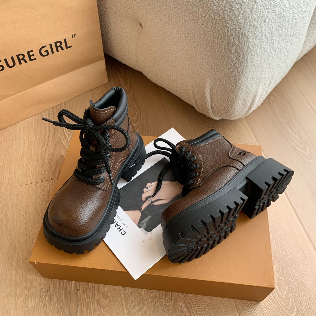 

White versatile platform British Martin boots women s 2024 autumn and winter heightened thick heel short knight boots 35 коричневый